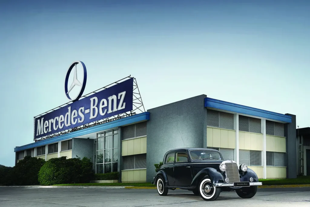 Mercedes Benz anunció a Massa una inversión para construir centro logístico de autopartes en Zárate